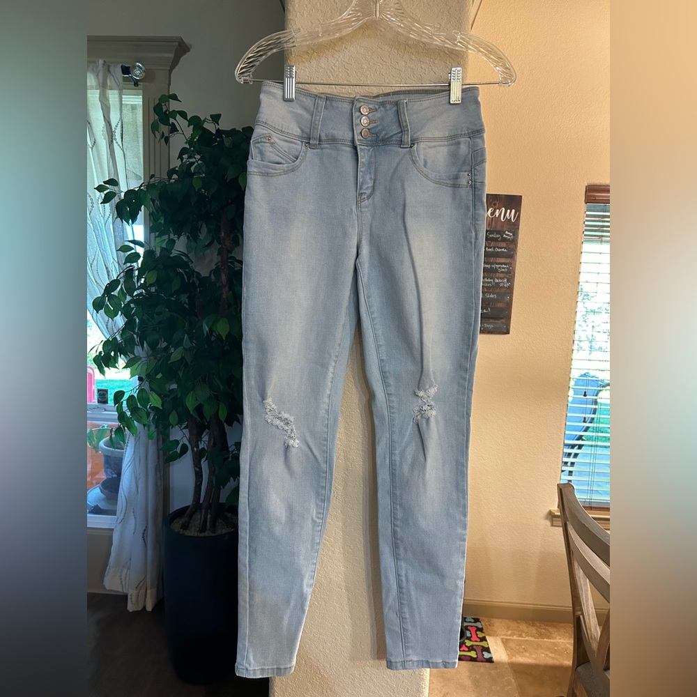 3 button YMI skinny jeans size 7